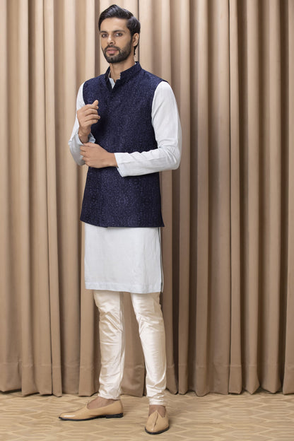 Man Wearing Ameera Bandi Set