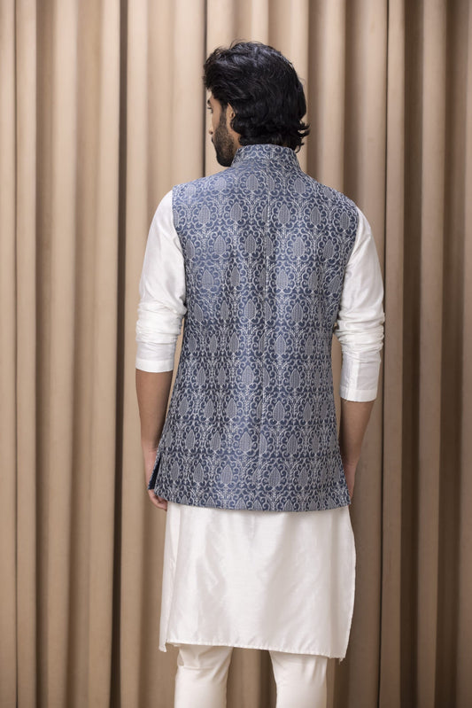 Man Wearing Blue Bandi Set