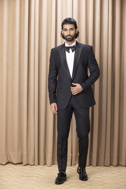 Men Wearing Black Tuxedo Set.