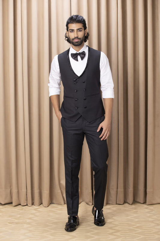 Men Wearing Black Tuxedo Set.