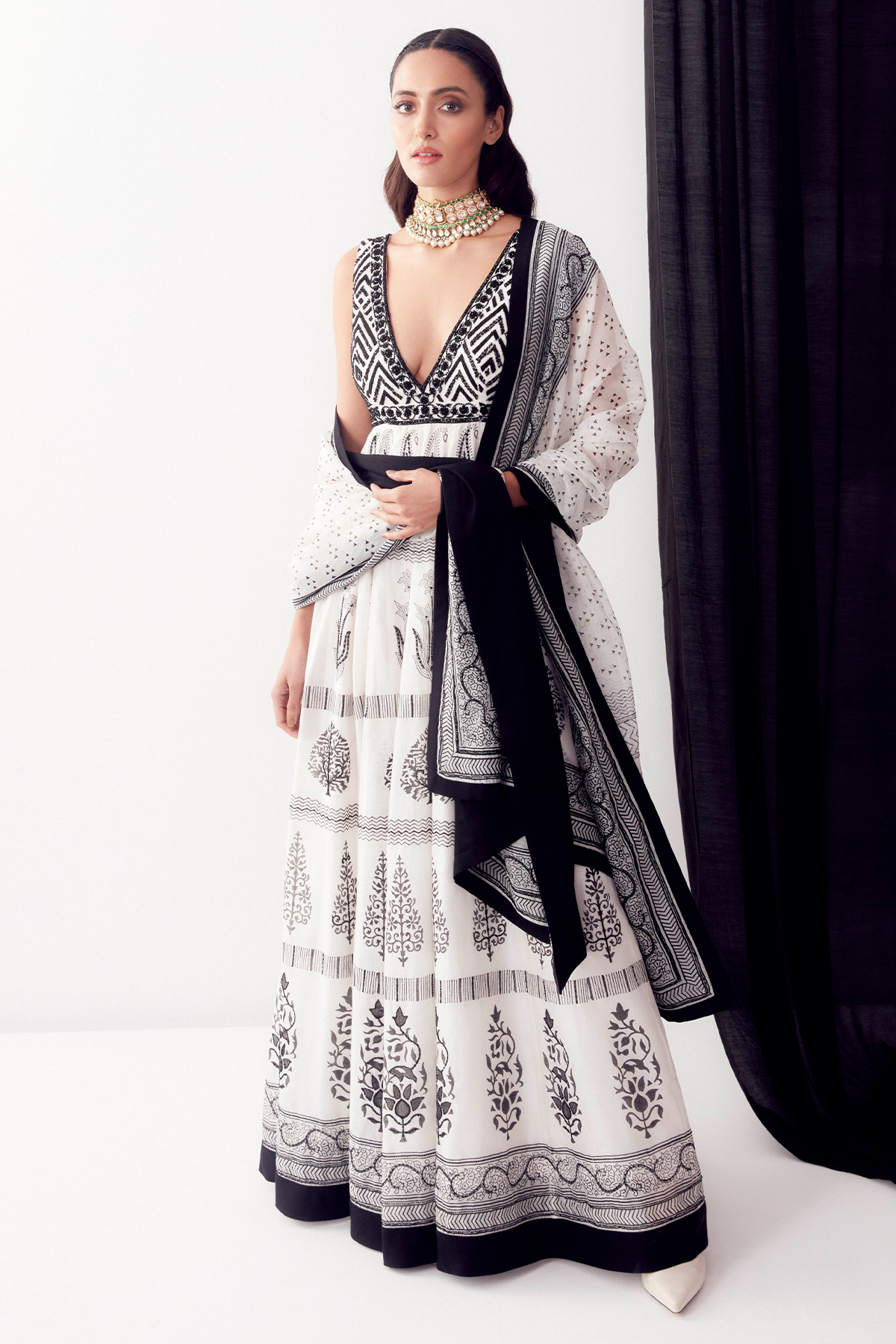 Women Wearing Black And White Anarkali Set.