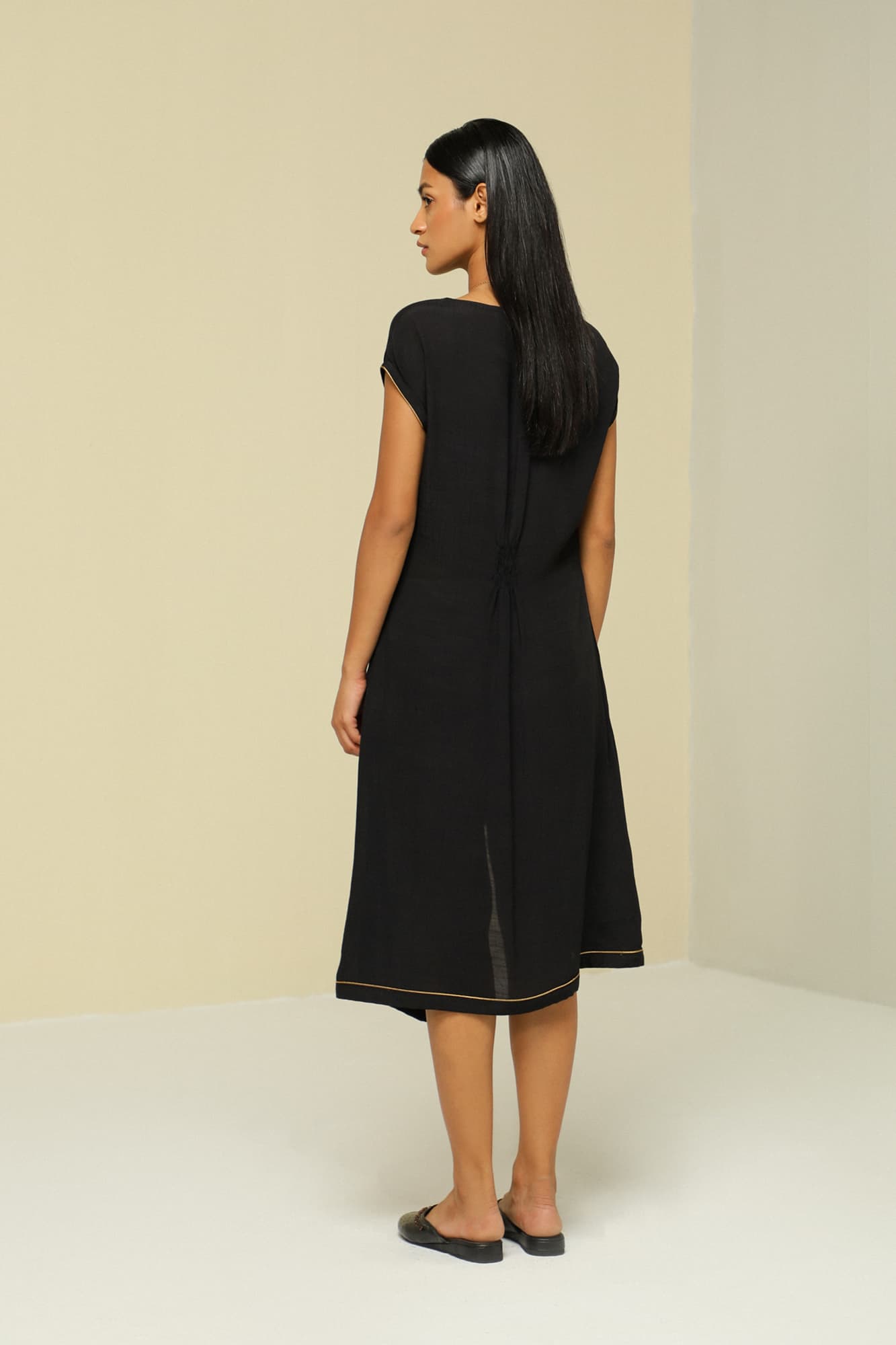 Womens Linen Crepe Fine Black Dress