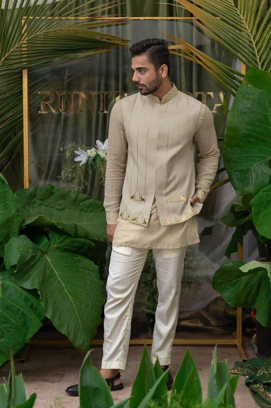 Men Wearing Grey Kurta Set