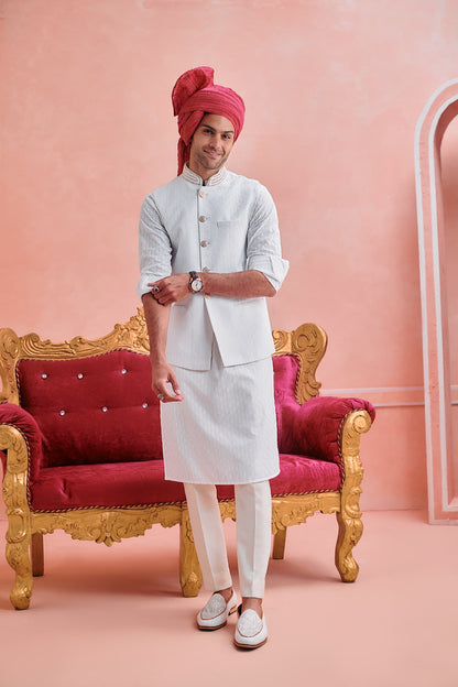 Mens Sheen White chikan bandi with metalic embroidery on collar