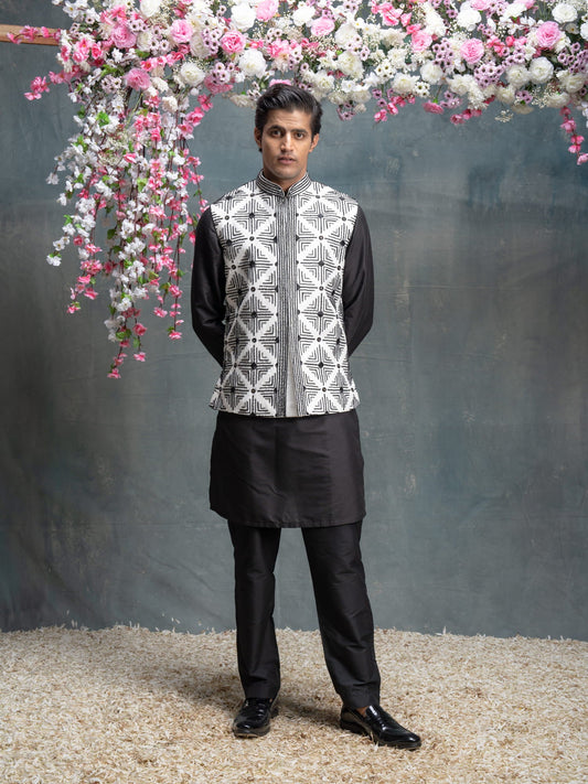 Men Wearing Whit Bundi Kurta Set.