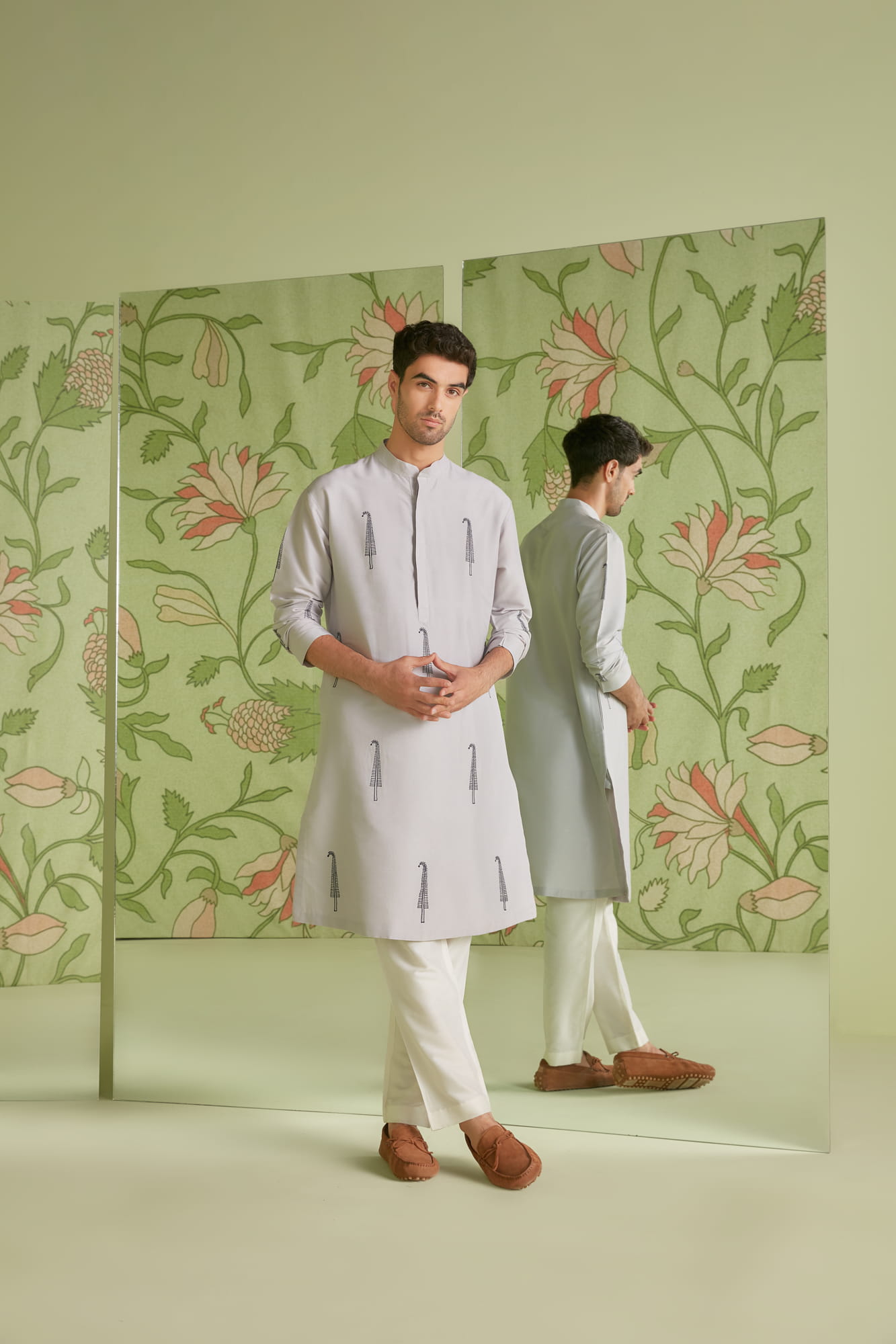 Men Wearing Grey Kurta Set.