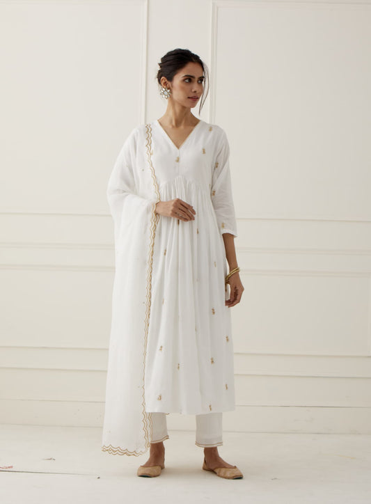 Women Wearing White Kurta Set.