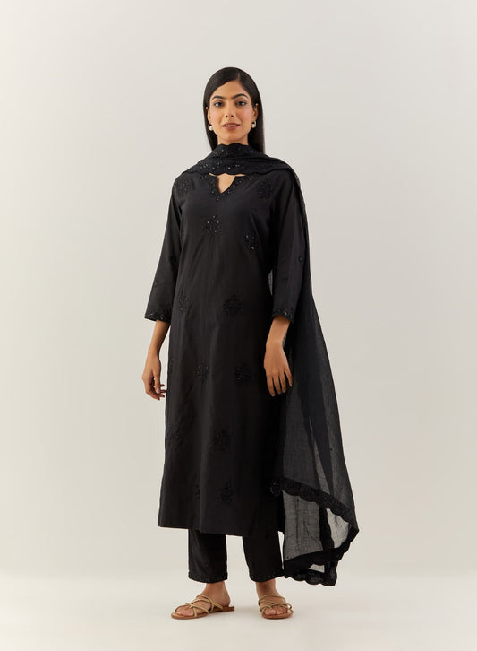 Women Wearing Black Kurta Set.